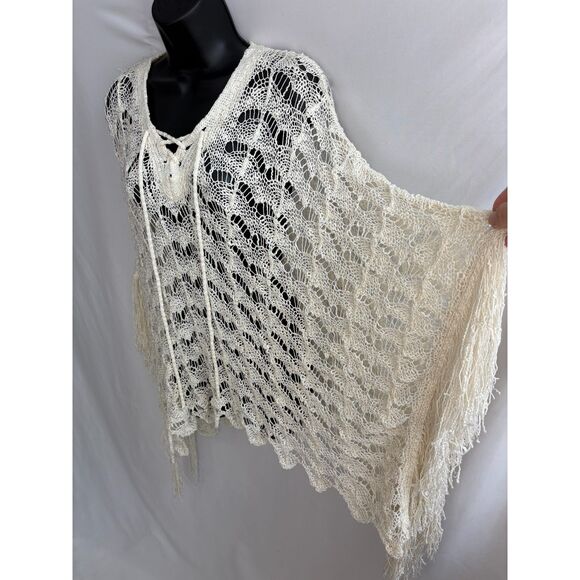 Steve Madden Crochet Fringe Poncho Cream One Size Coastal Bohemian Boho Beachy - Picture 4 of 10